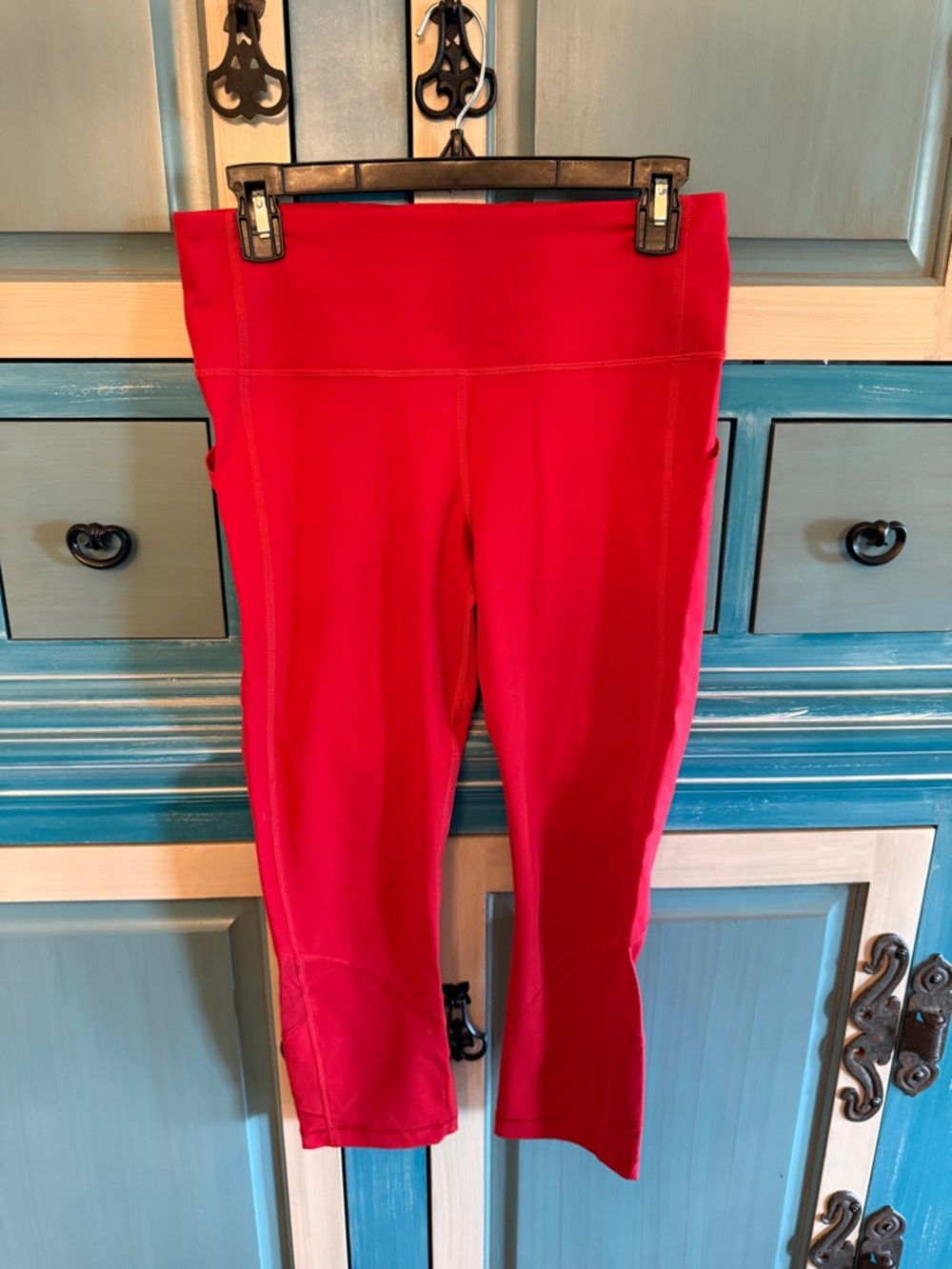 lululemon red capri athletic leggings